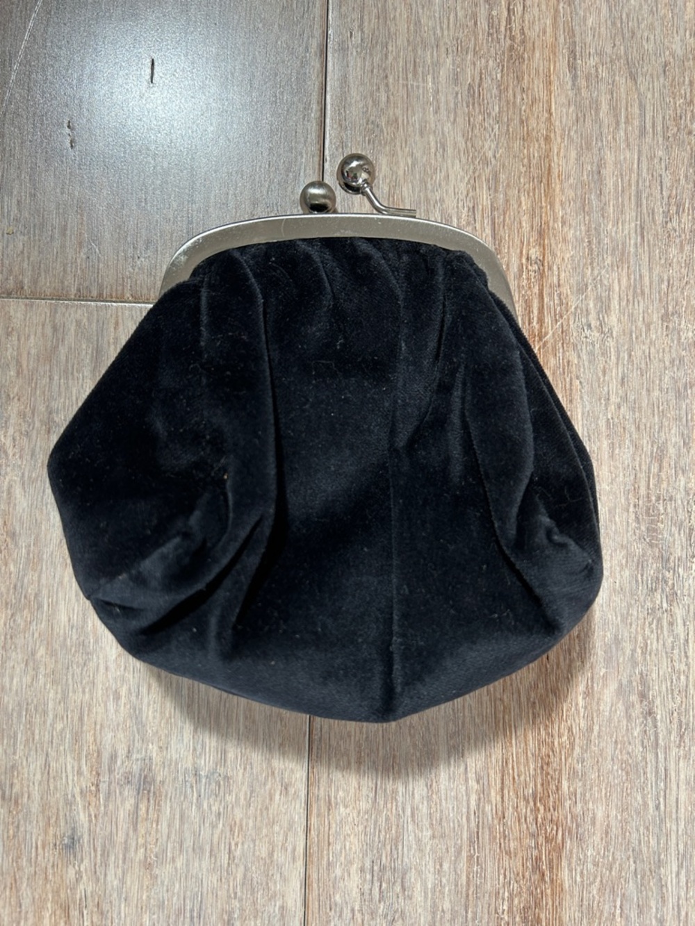 VTG Talbots Classic Black Velvet Kiss-Lock Coin Purse no flaw